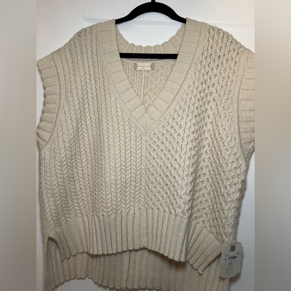 NWT ‘Altar’d State’ Cable Knit V-Neck Sweater Vest - Picture 1 of 3